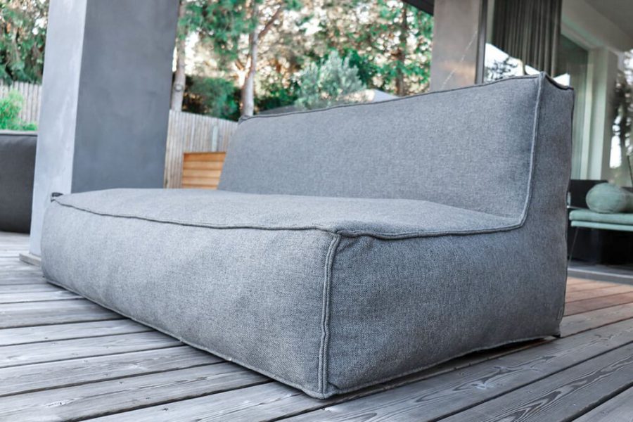 C-2 Edge nowoczesny zestaw ogrodowy z tkaniny TroisPommes Home luksusowe meble ogrodowe elementy zestawu sofa podwójna kolor ciemny szary melanż