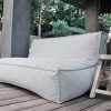 C-2 Edge nowoczesny zestaw ogrodowy z tkaniny TroisPommes Home luksusowe meble ogrodowe elementy zestawu sofa podwójna kolor jasny szary melanż