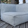 C-2 Edge nowoczesny narożny fotel ogrodowy z tkaniny TroisPommes Home luksusowe meble ogrodowe tkanina Olefin kolor jasny szary melanż