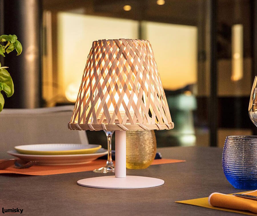 Ibiza bezprzewodowa lampa stołowa ogrodowa LED z kloszem z bambusa Lumisky