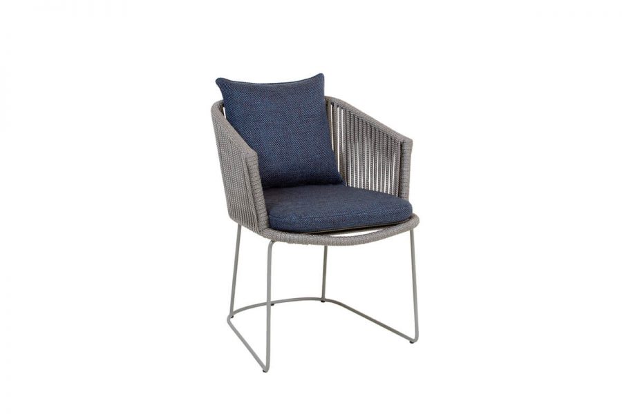 Moments eleganckie krzesło ogrodowe na płozie 2 kolory Soft Rope szare krzesło poduszka ciemnoniebieska Dark blue meble ogrodowe Cane-line