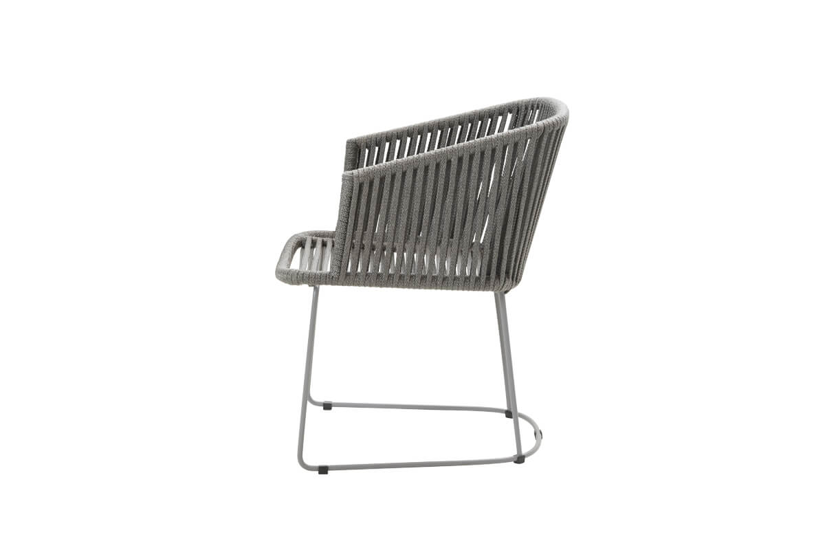 Moments eleganckie krzesło ogrodowe na płozie 2 kolory szary bez poduszek Soft Rope meble ogrodowe Cane-line oplot lina polipropylenowa bok krzesła