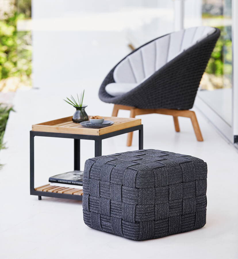 Level kwadratowy mały stolik do ogrodu 48 cm szare aluminium blat drewniany luksusowe meble ogrodowe Cane-line
