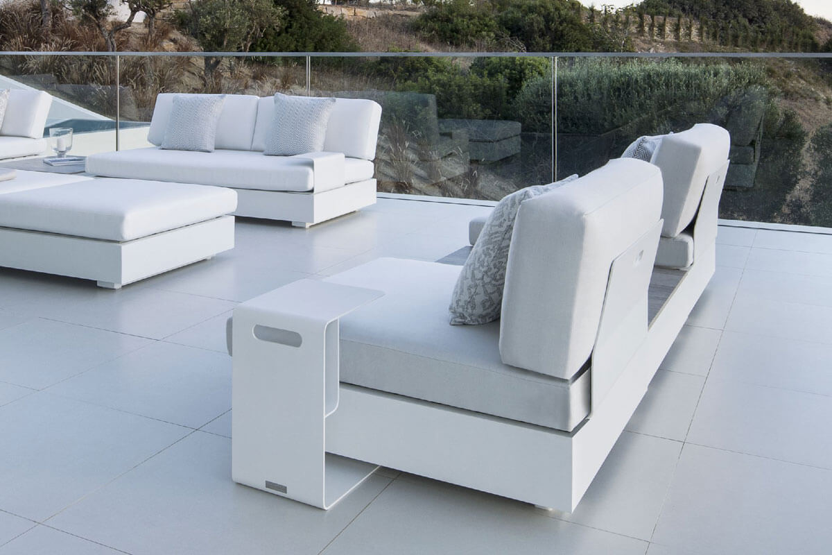 Bari podręczny stolik ogrodowy aluminiowy biały fotel ogrodowy sofa Jati & Kebon
