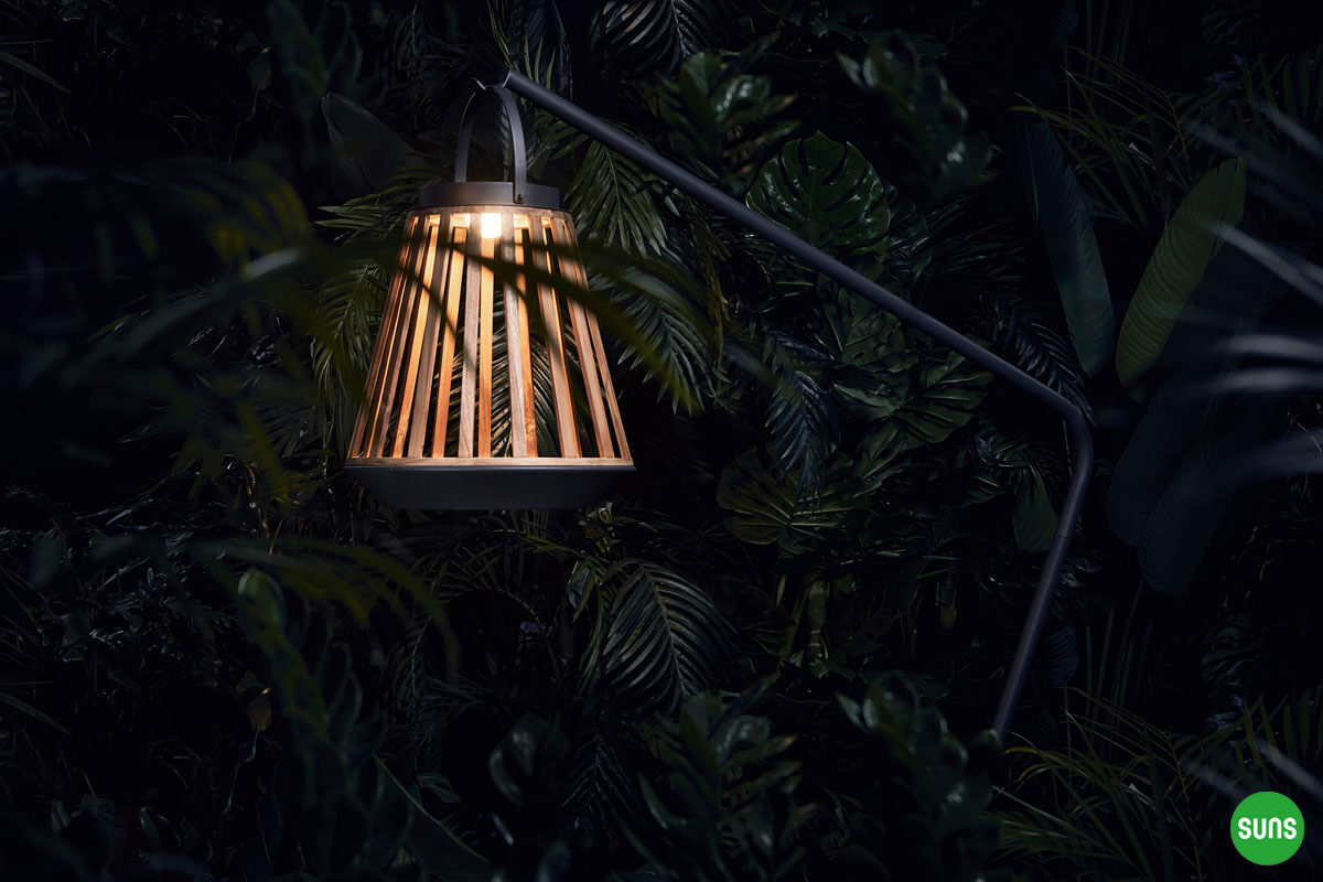 Kate ogrodowe lampy solarne z drewna teakowego kolor antracyt stojak lampy Jill SUNS