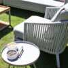 Cala szary stolik ogrodowy z aluminium stolik kawowy do ogrodu rozmiar S średnica 37 cm z uchwytem jasnoszary Twojasiesta meble ogrodowe aluminium