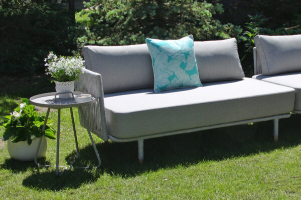 Coma Club meble ogrodowe wypoczynkowe sofa ogrodowa podwójna prawy podłokietnik jasnoszara lina aluminium poduszka Doble turkusowe pióra Twojasiesta luksusowe meble ogrodowe