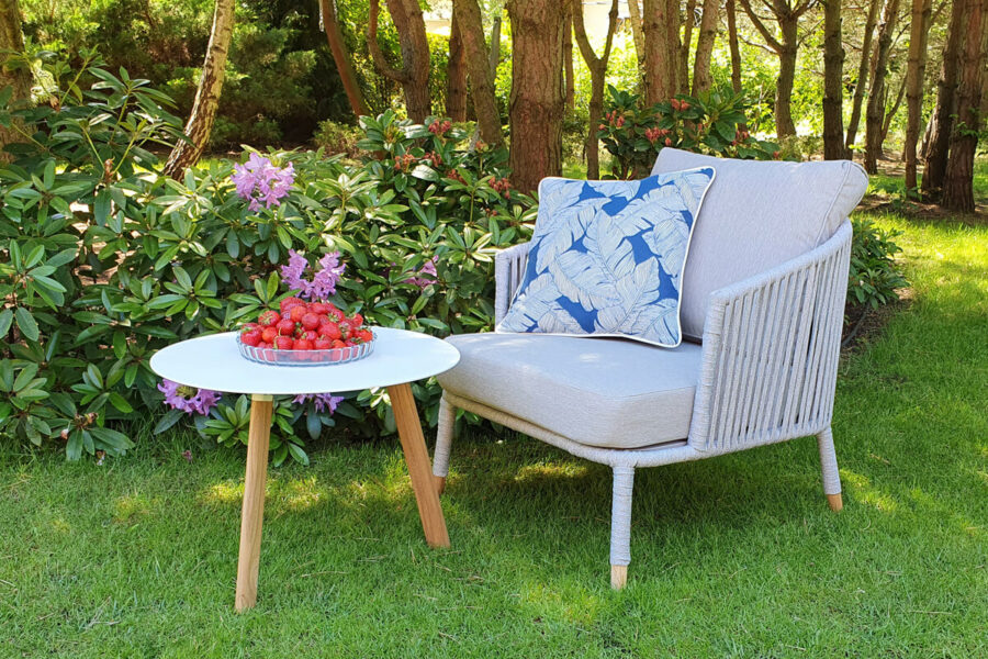 Ille nowoczesny stolik kawowy drewno teakowe aluminium biały fotel ogrodowy Coma Twojasiesta luksusowe meble aluminiowe