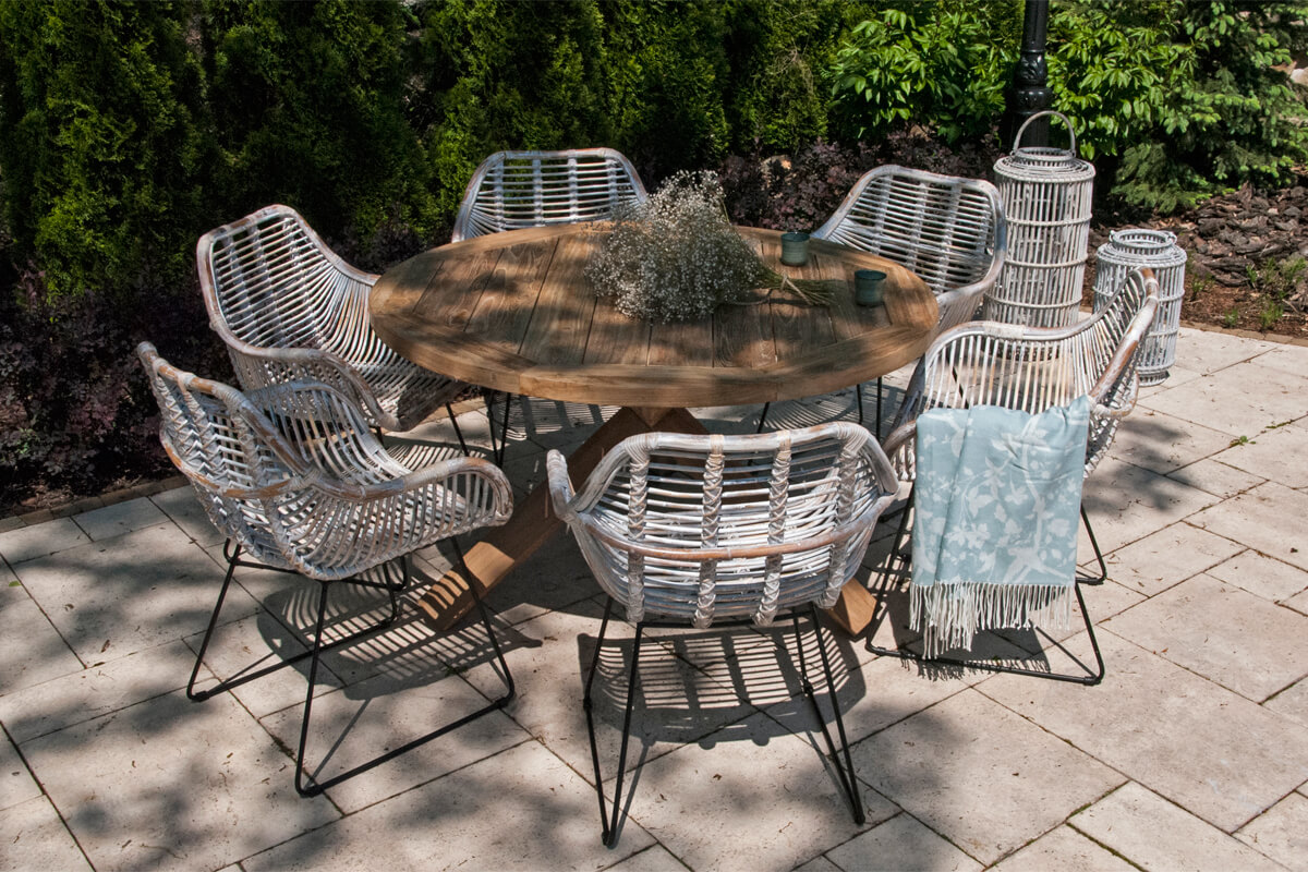 Bordeaux Laval zestaw ogrodowy z okrągłym stołem 135 cm 6 białych krzeseł rattanowych Vimine Twoja Siesta luksusowe meble ogrodowe