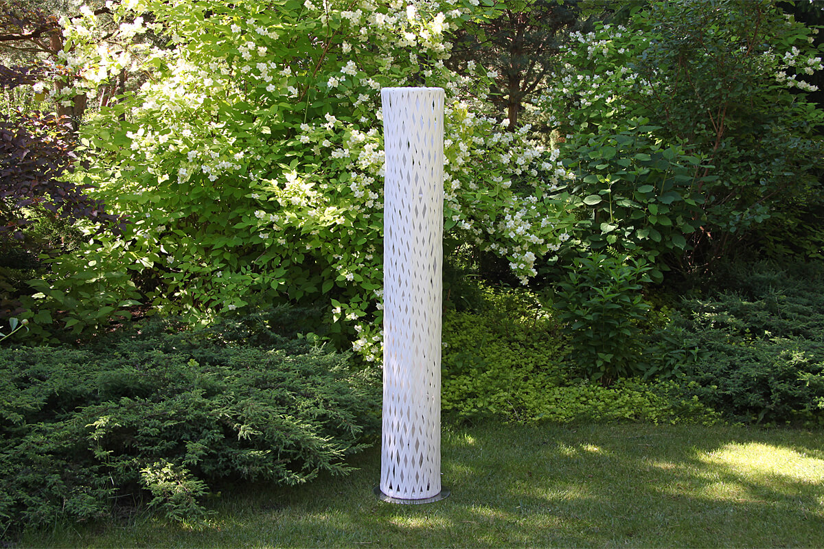 Colona technorattanowa wysoka lampa ogrodowa LED 155 cm biały technorattan Twoja Siesta luksusowe meble ogrodowe