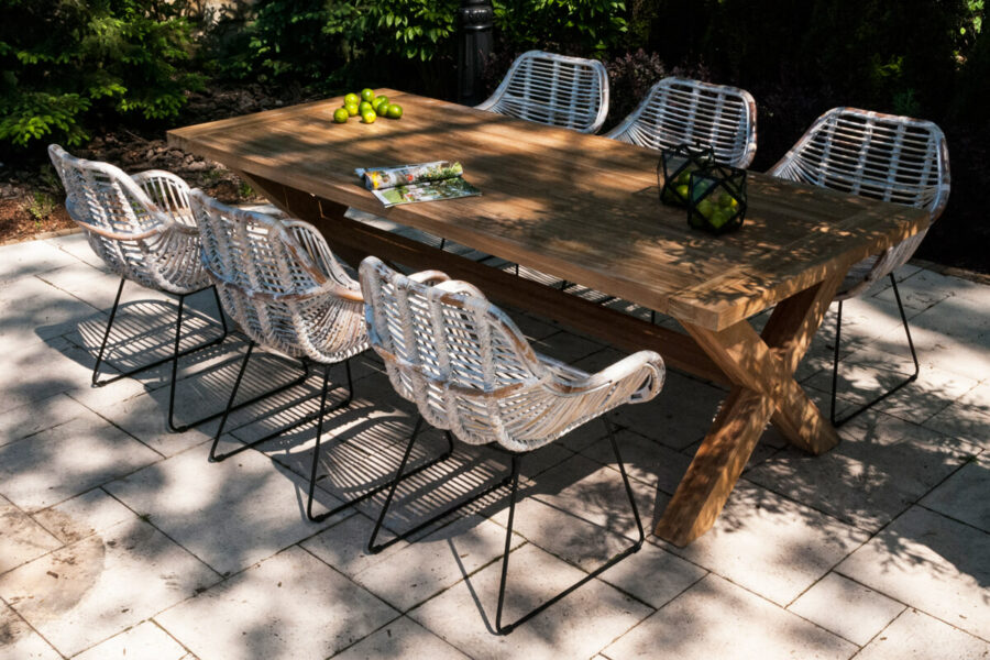 Lyon Laval zestaw ogrodowy stół krzesła 6 osób teakowy stół Lyon 6 białych krzeseł rattanowych ogrodowych Laval Vimine luksusowe meble ogrodowe rattanowe