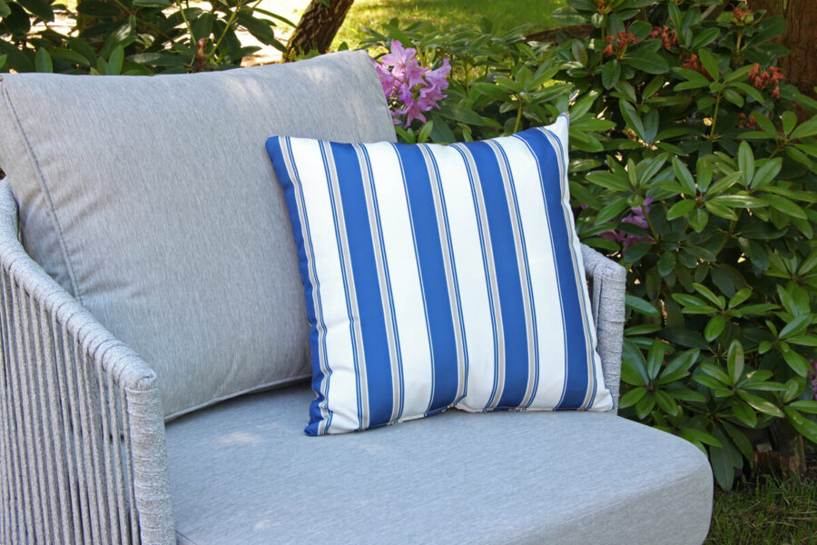 Passo błękit paryski poduszka ogrodowa wzór linie Twojasieta ozdobne poduszki ogrodowe