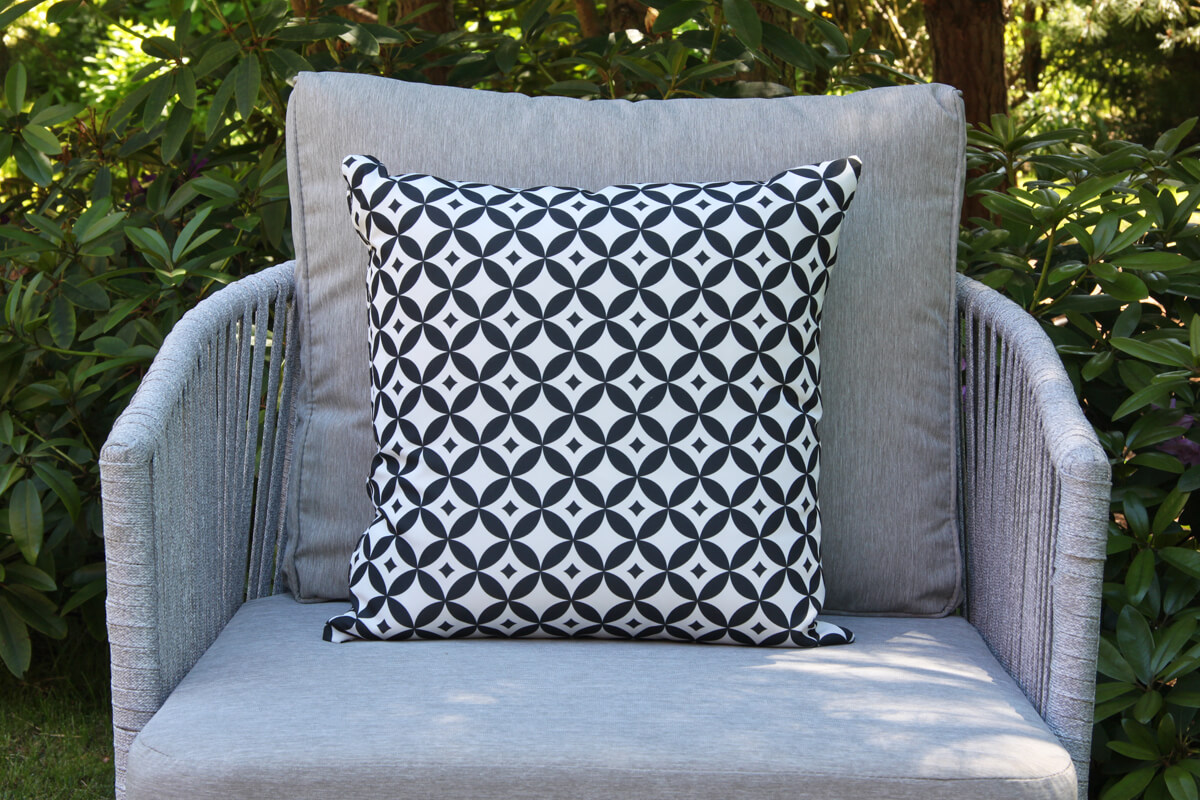 Passo czarno-biała poduszka ogrodowa ozdobna wzór mozaika Twoja Siesta ozdobne poduszki ogrodowe