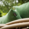 Cocoon luksusowa leżanka ogrodowa z technorattanu poduszki BEE WETT kolor zielony Apple Bee ekskluzywne meble ogrodowe