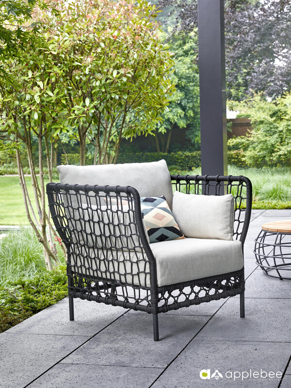 Pure zestaw mebli ogrodowych wypoczynkowych fotel ogrodowy czarna plecionka aluminium Apple Bee designerskie meble ogrodowe aluminiowe