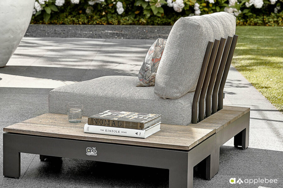 Sticks and More nowoczesny modułowy narożnik ogrodowy fotel stolik boczny aluminium drewno teak Apple Bee luksusowe meble ogrodowe aluminium