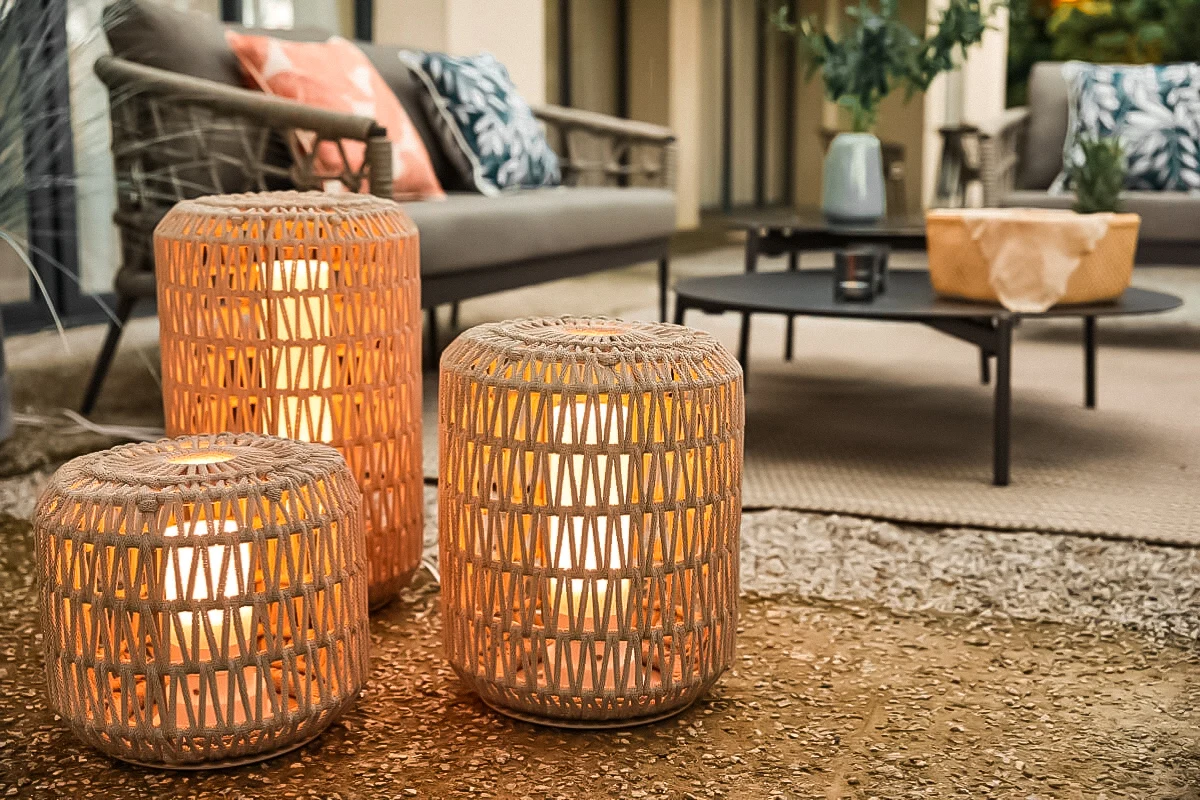 lampa-ogrodowa-durum-jesienny-taras-strefa-relaksu-premium Meble aluminiowe Emoti Higold Jak zabezpieczyć meble ogrodowe premium przed zimą poradnik