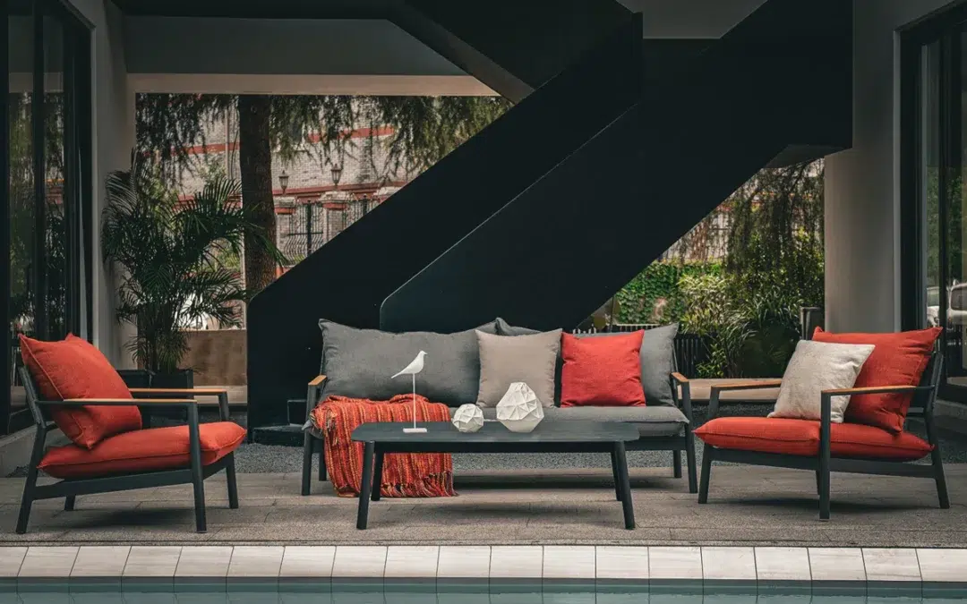 Jesienny taras – strefa relaksu z meblami premium, tekstyliami i światłem