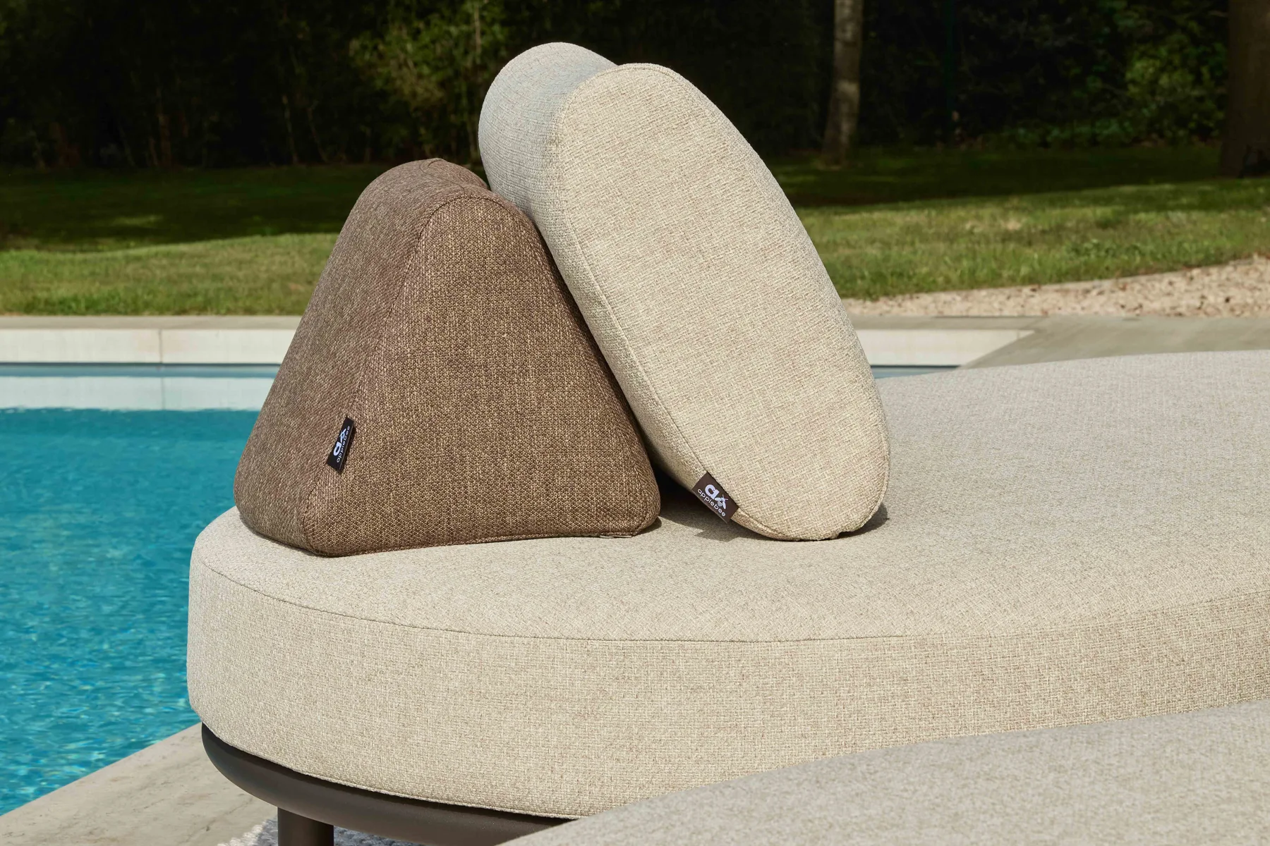 Innowacyjne oparcia przestawne Moon Island Bronze tapicerka Bee WETT | Apple Bee Moon Island Bronze zestaw wypoczynkowy na taras oparcie sofy przestawne meble ogrodowe premium Apple Bee