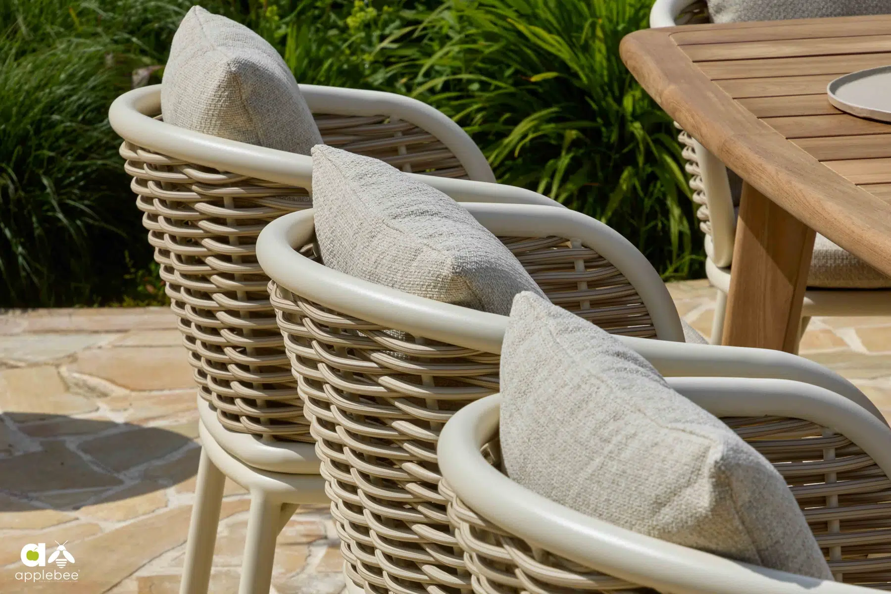 Pine Key Oyster zestaw stołowy 8 osobowy | Apple Bee Pine Key Oyster meble ogrodowe stół i 8 krzeseł eleganckie meble ogrodowe Apple Bee