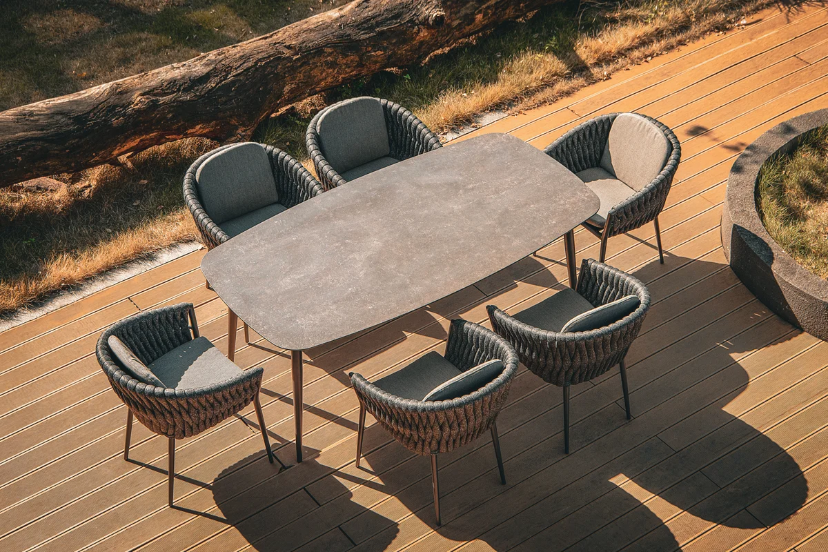 veranzza-meble-ogrodowe-jesienny-taras-strefa-relaksu-premium Meble aluminiowe Emoti Higold Jak zabezpieczyć meble ogrodowe premium przed zimą poradnik