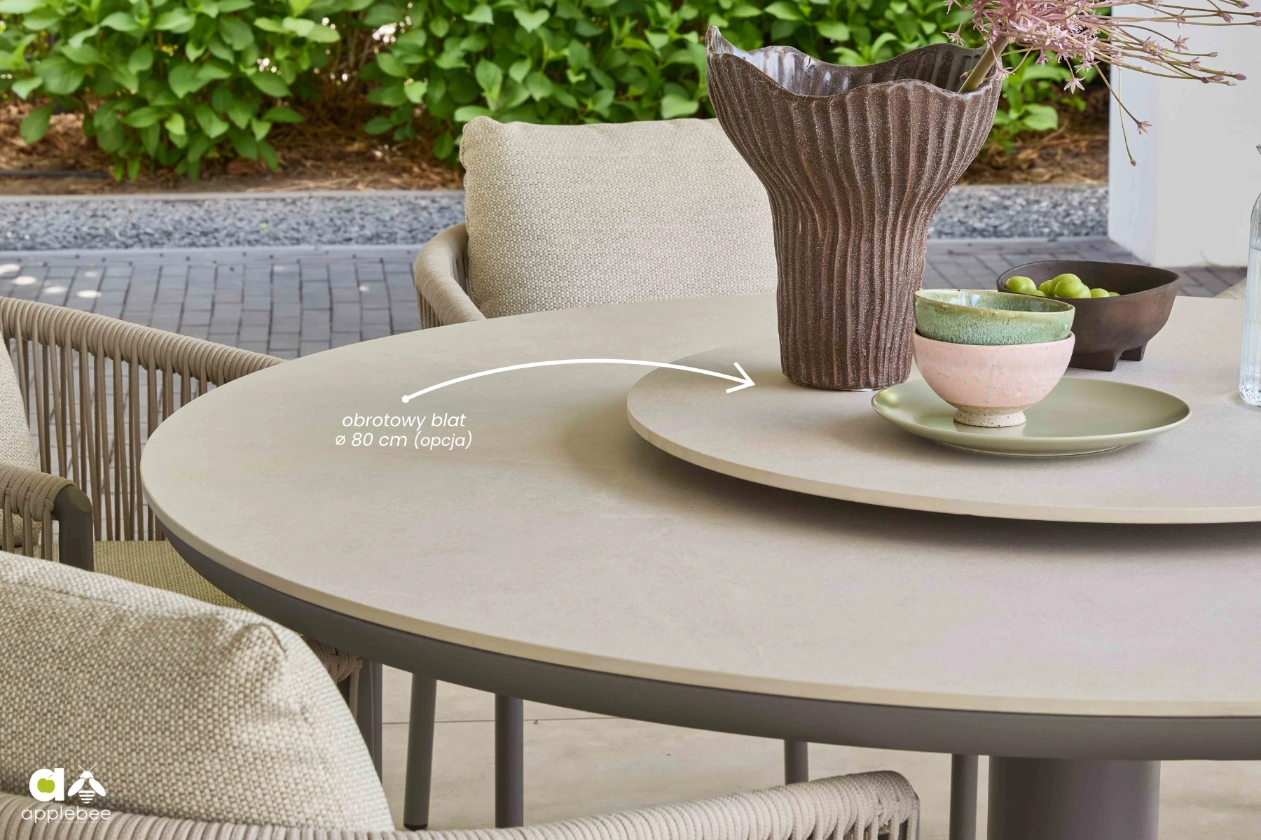 Bora Bora Taupe stół z dodatkowym obrotowym blatem (opcja) | Apple Bee Bora Bora Taupe meble ogrodowe niski stół i fotele ogrodowe designerskie meble tarasowe Apple Bee