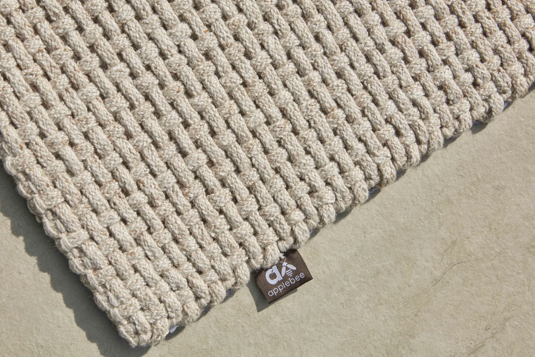 Cross dywan zewnętrzny prostokątny kolor perłowy oyster dywan ogrodowy Apple Bee