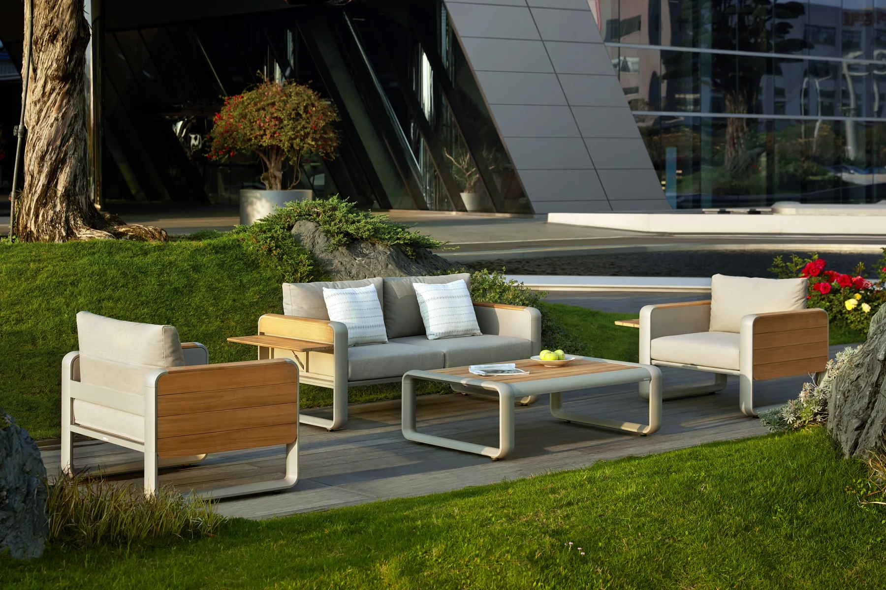 Nottingham zestaw ogrodowy z sofą podwójną | Higold Nottingham zestaw mebli ogrodowych Higold dla 4 osób sofa ogrodowa fotel ogrodowy meble aluminiowe premium