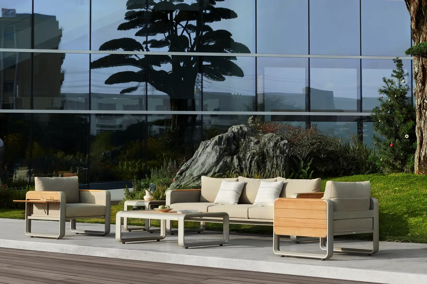 Nottingham zestaw ogrodowy wypoczynkowy Higold dla 5 osób meble ogrodowe premium aluminium