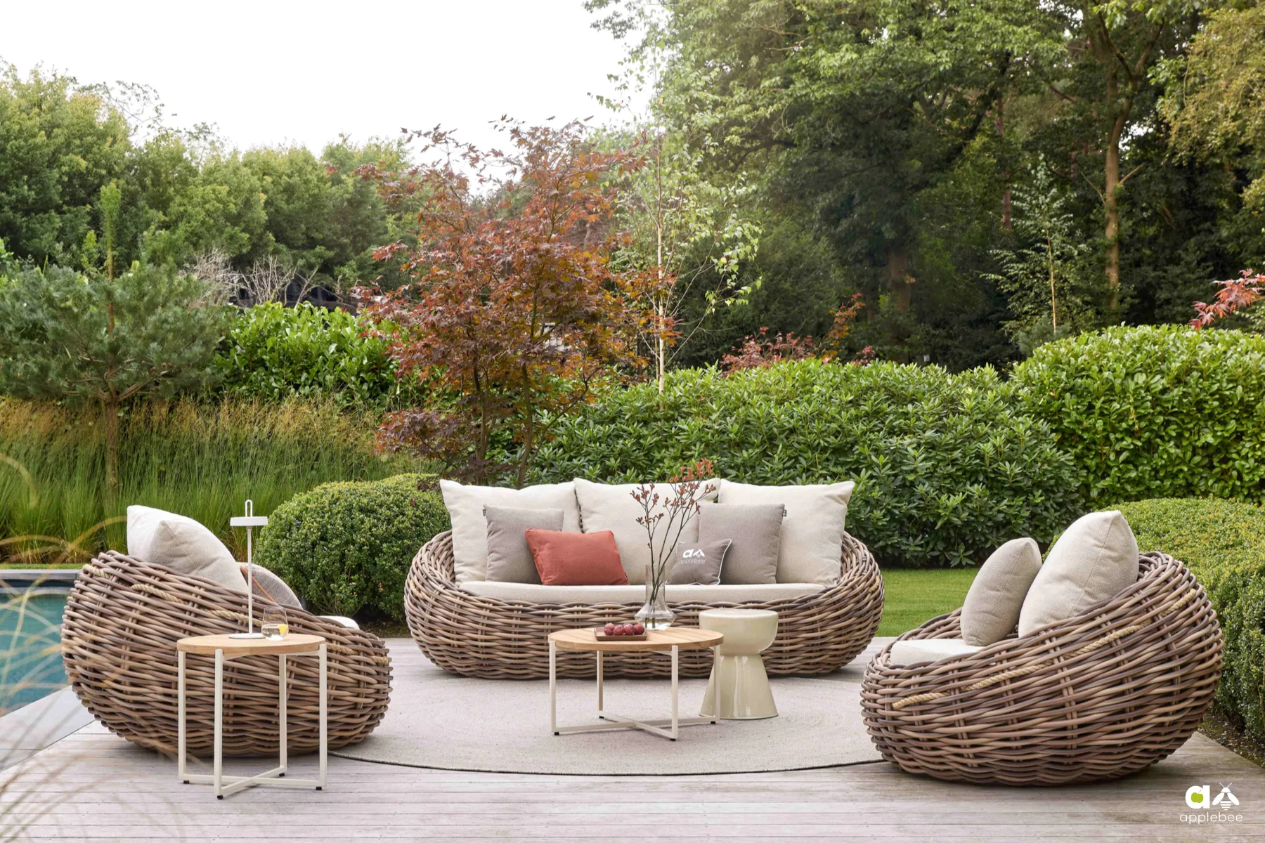 Swirl okrągły dywan zewnętrzny 3m kolor taupe szarobeżowy Cocoon Boucle zestaw ogrodowy technorattanowy Apple Bee