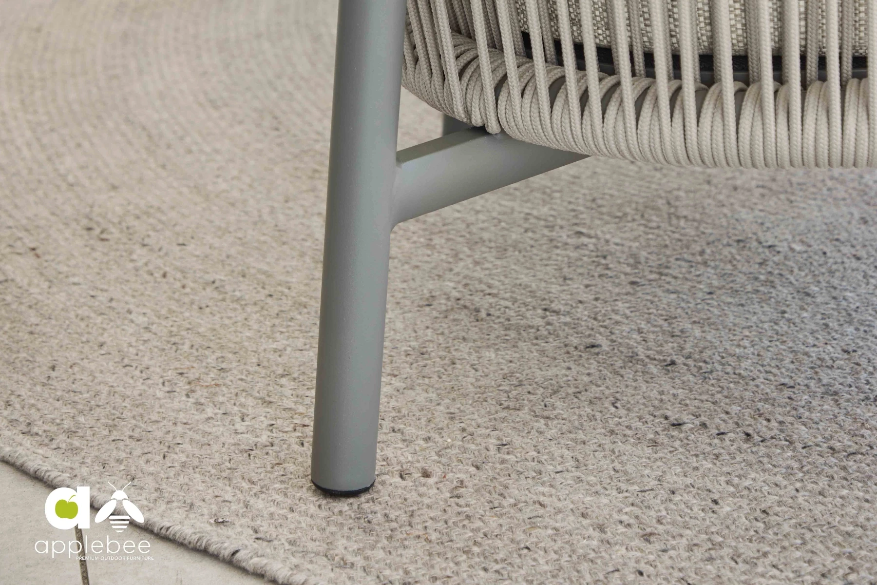 Swirl okrągły dywan zewnętrzny 3m kolor taupe szarobeżowy dywany ogrodowe Apple Bee