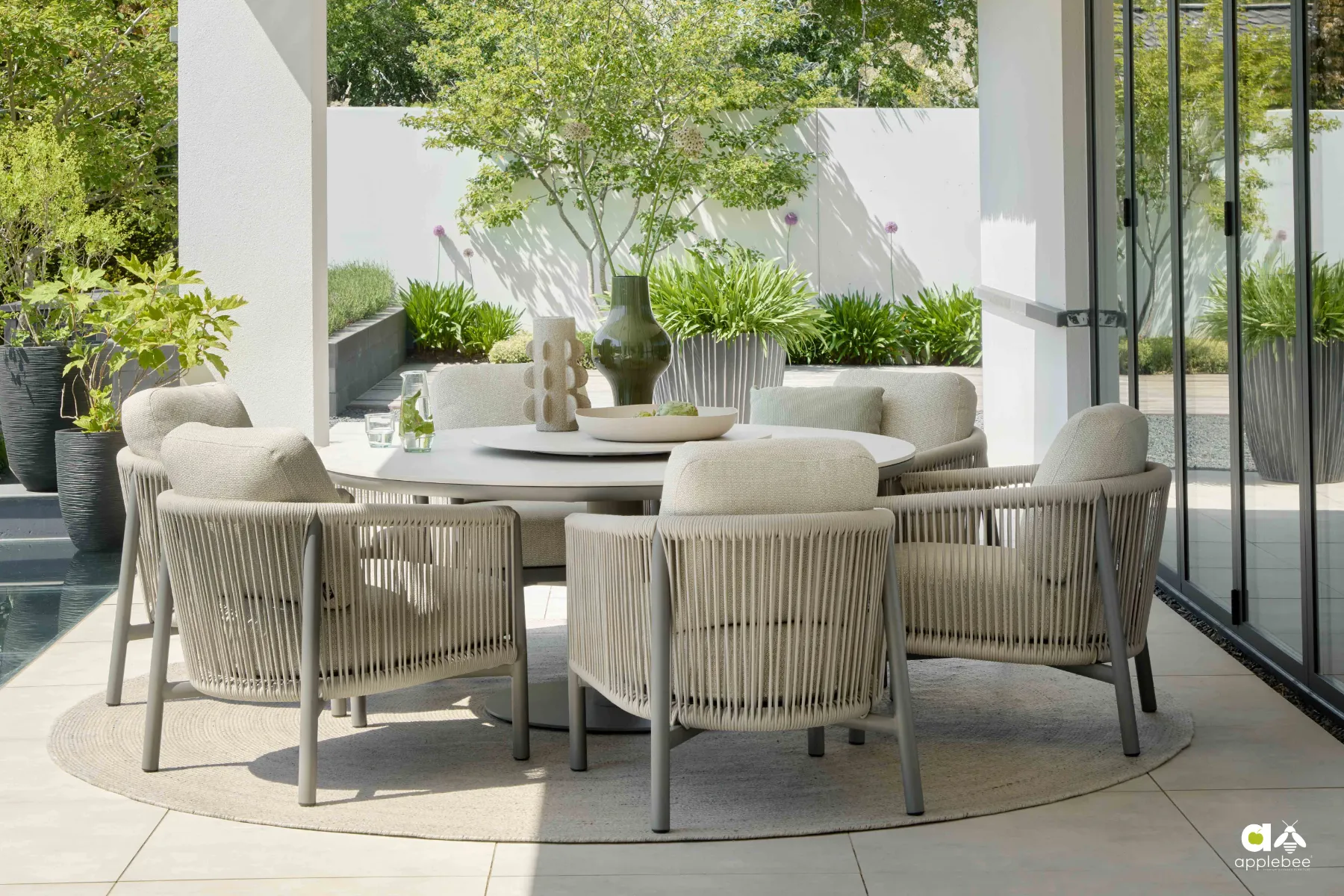 Swirl okrągły dywan zewnętrzny 3m kolor taupe szarobeżowy zestaw ogrodowy Bora Bora Taupe Low Dining Apple Bee